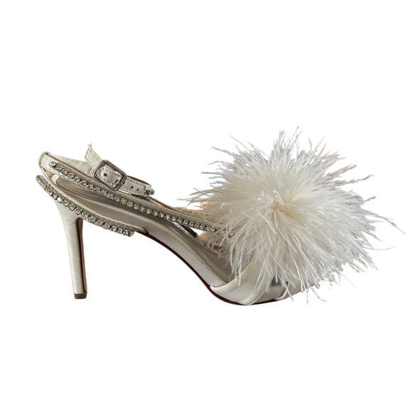 Just in 💫| Antonio Melani Aurora Feathered Rhinestone Embellished Sandals SZ 6 - Picture 3 of 8
